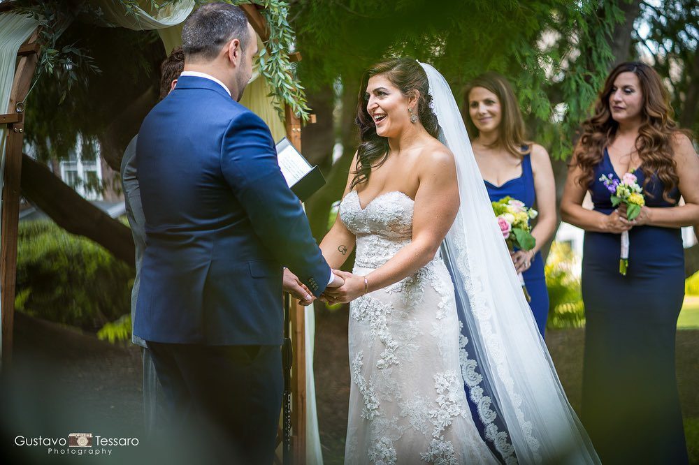 tarrywile-hikers-exchange-vows-under-grape-arbor